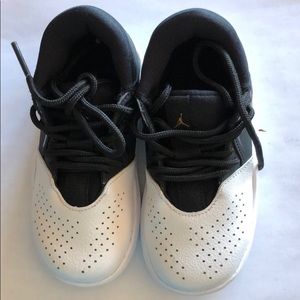 KID  JORDAN SNEAKERS SIZE  US 7C